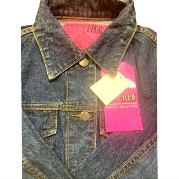 PRICE FIRM! $35 Women's Classic Denim Jacket - Picture 3 of 10